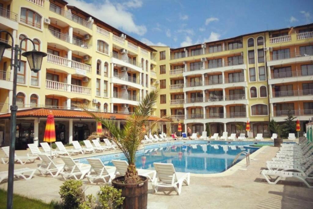 Уютные Апартаменты С Бассейном У Моря В Г. Солнечный Берег Sunny Beach Buitenkant foto